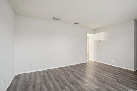 318 Balboa Drive Universal City TX 78148
