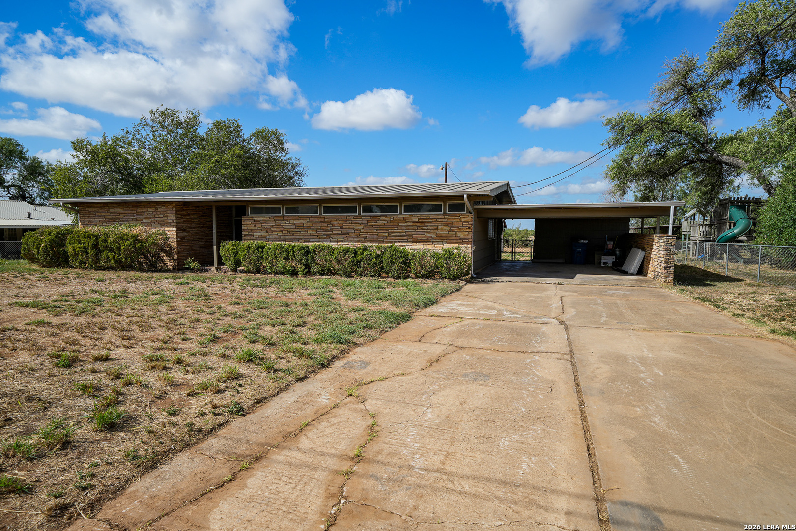 664 S Edwards Avenue Charlotte TX 78011