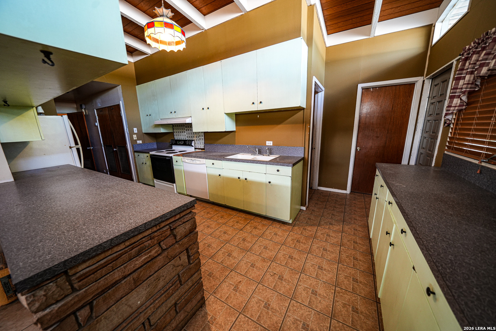 664 S Edwards Avenue Charlotte TX 78011