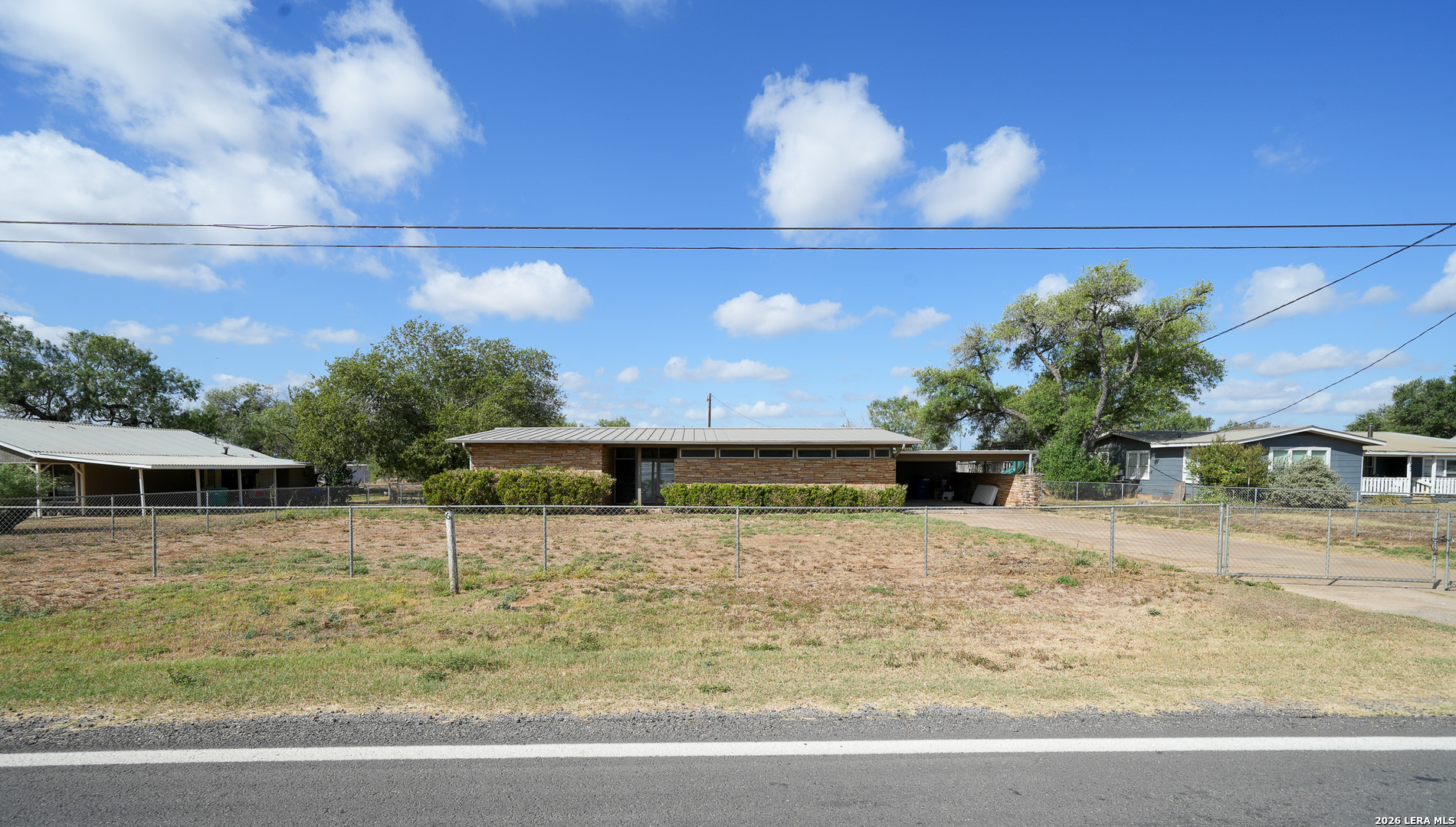 664 S Edwards Avenue Charlotte TX 78011