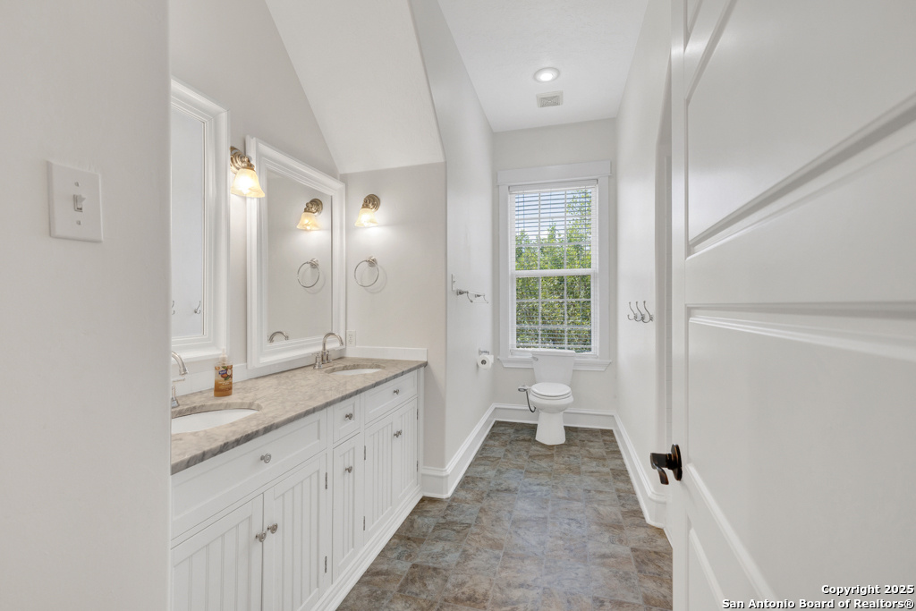 204 Falling Hills New Braunfels TX 78132
