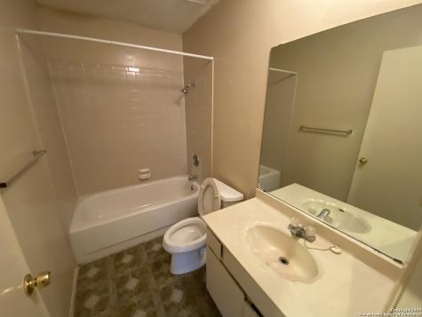 5706 Lake Cove San Antonio TX 78222
