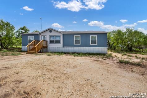 1007 County Road 773 Devine TX 78016