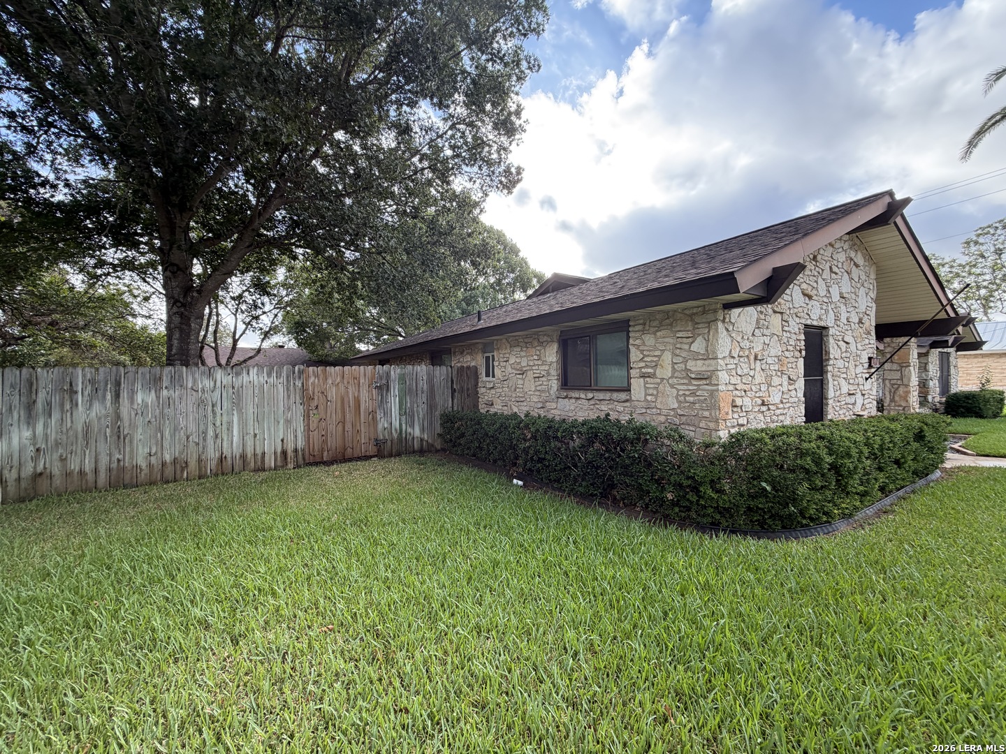212 S 4th Stockdale TX 78160