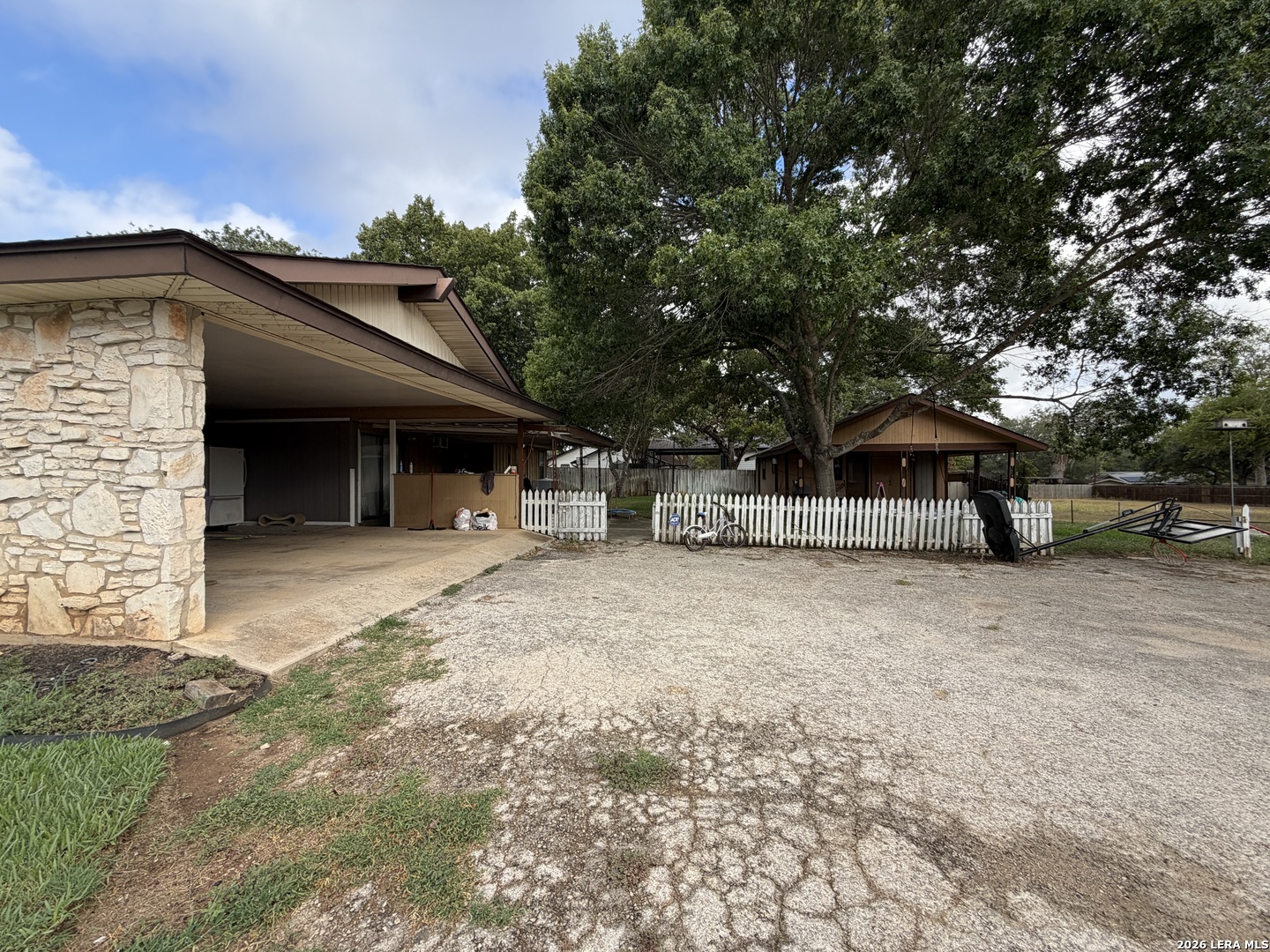 212 S 4th Stockdale TX 78160