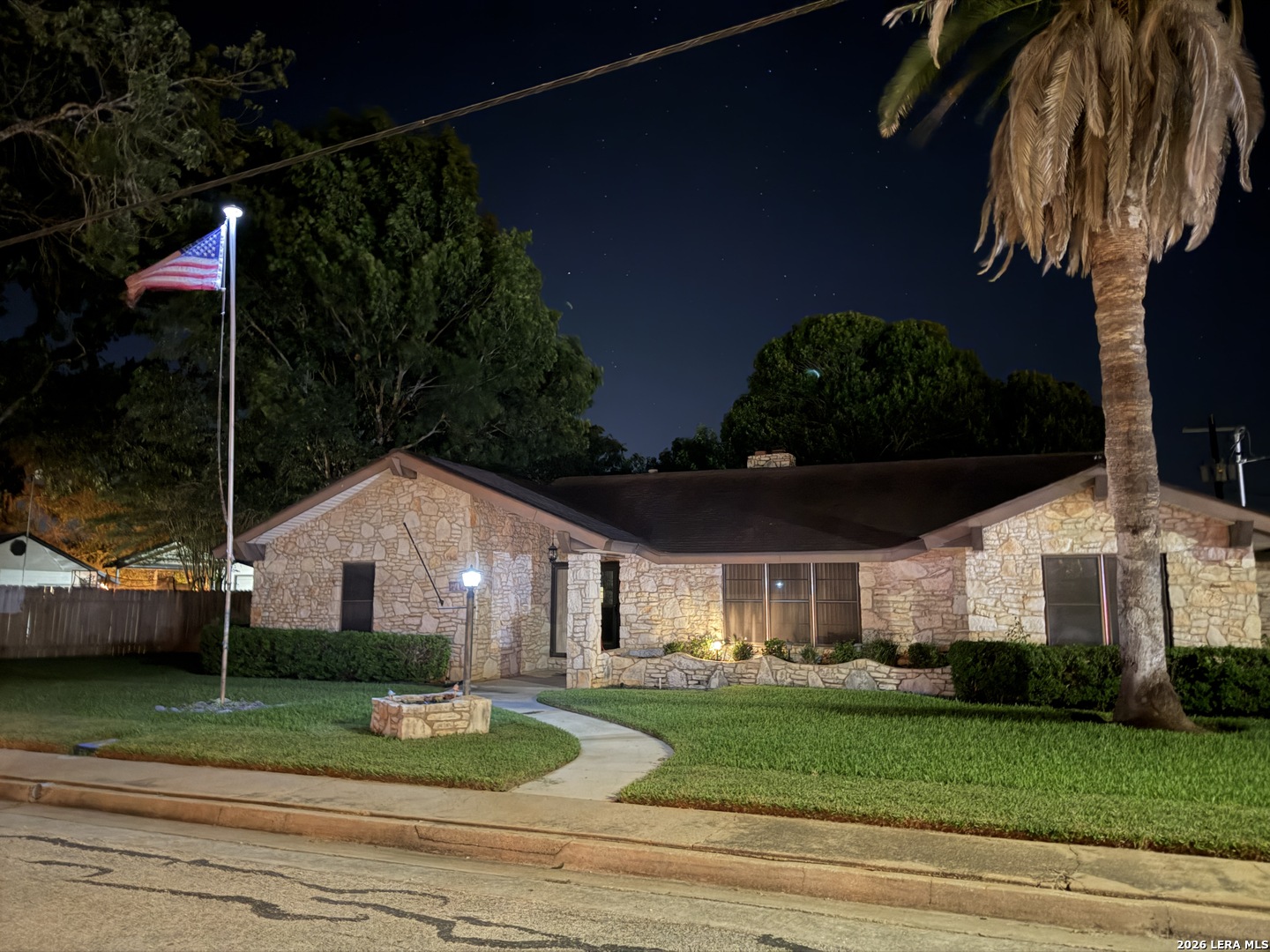 212 S 4th Stockdale TX 78160