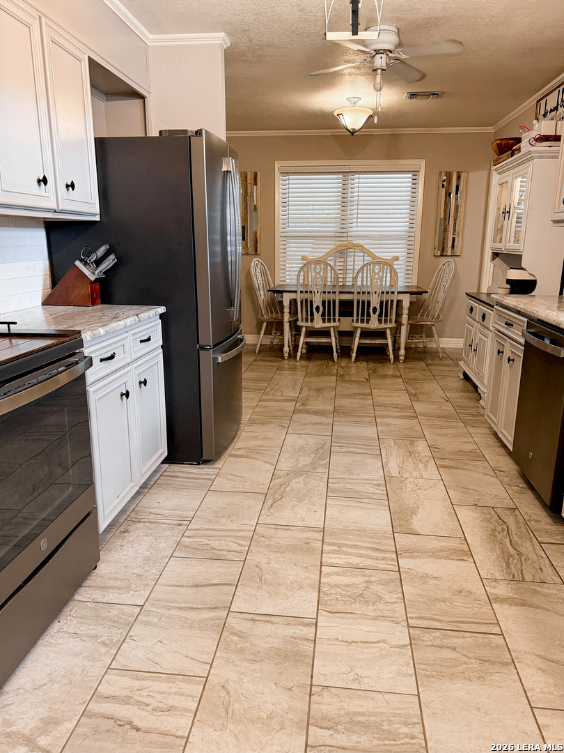 212 S 4th Stockdale TX 78160