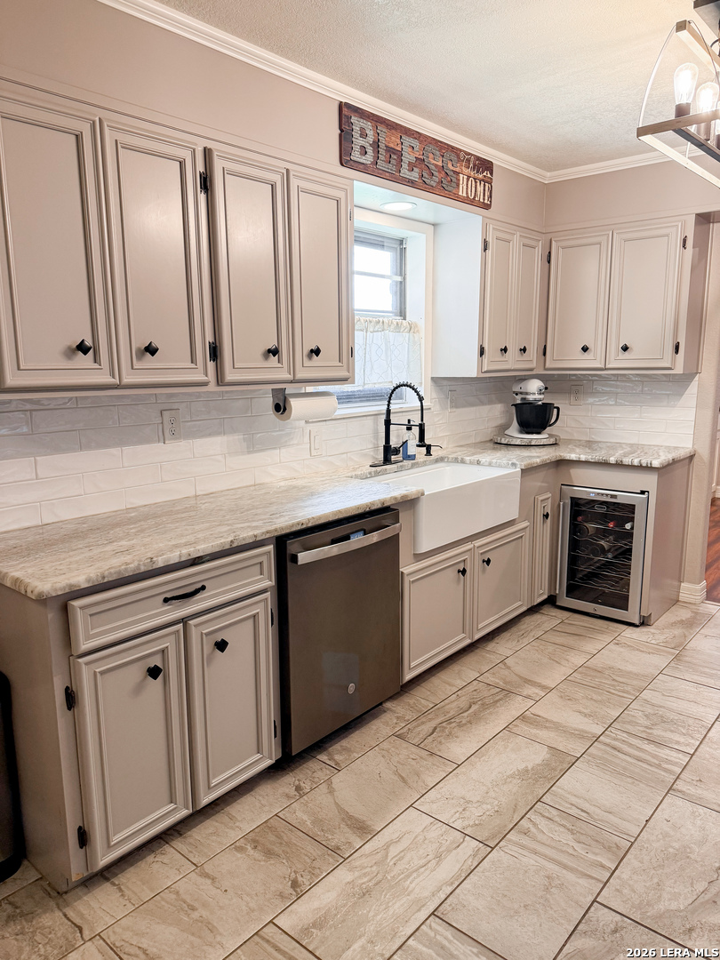 212 S 4th Stockdale TX 78160
