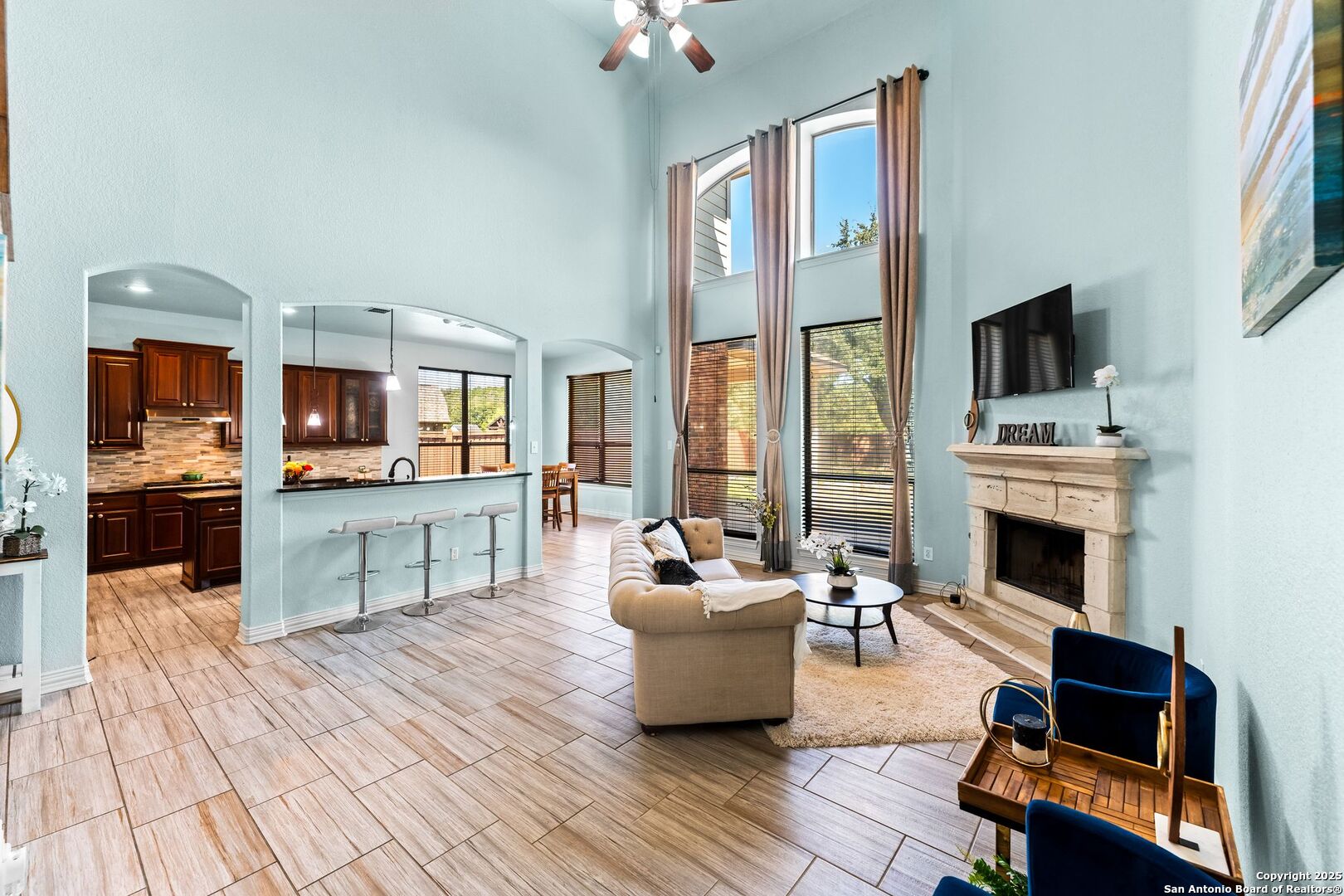 11407 Massive Mount Helotes TX 78023