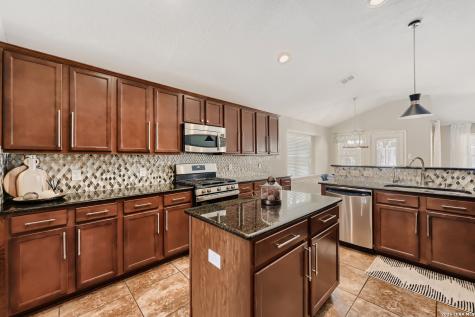 1007 Lariat Cove San Antonio TX 78260