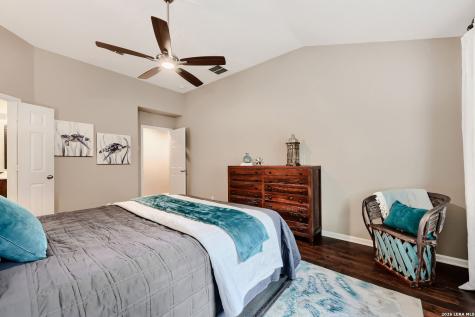 1007 Lariat Cove San Antonio TX 78260