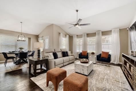 1007 Lariat Cove San Antonio TX 78260