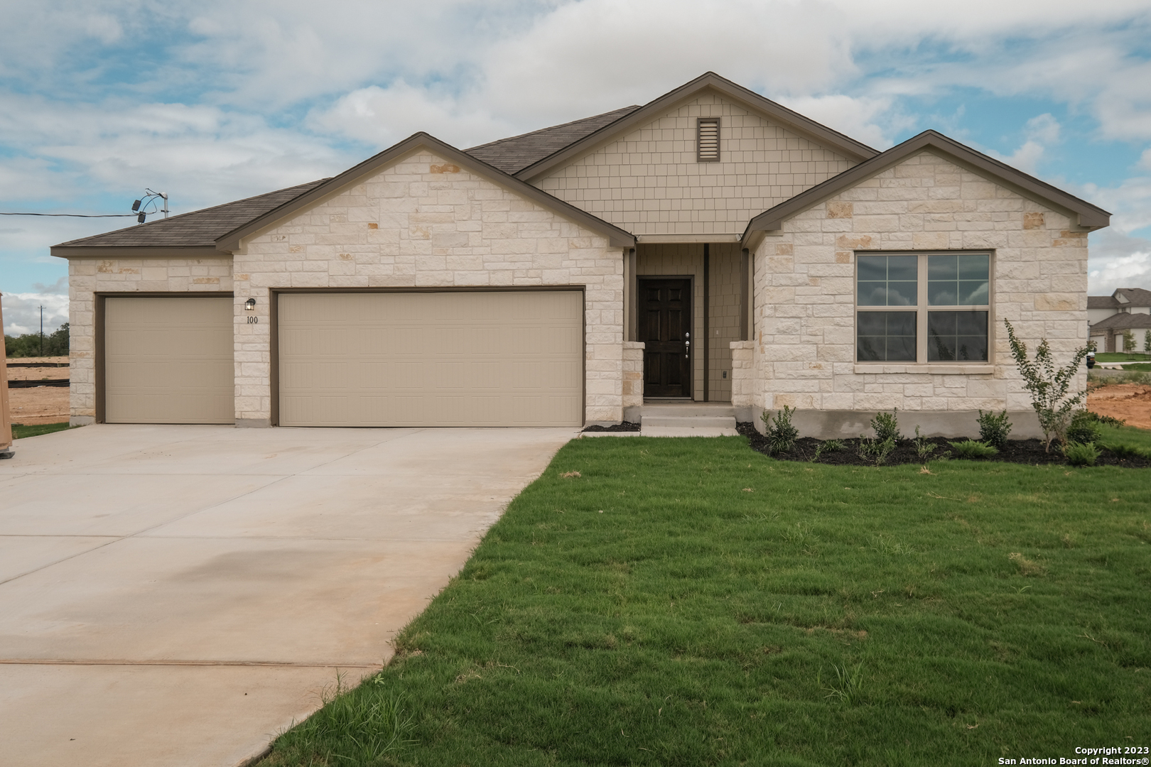 100 Pendleton Cove Floresville TX 78114