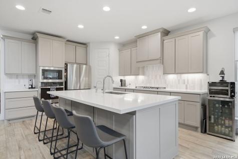 10123 Dapple Colt San Antonio TX 78254