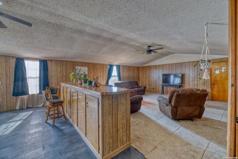 303 19th Carrizo Springs TX 78834