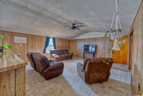 303 19th Carrizo Springs TX 78834