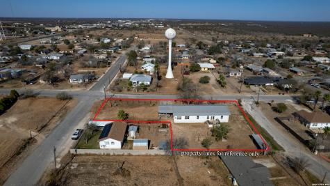 303 19th Carrizo Springs TX 78834