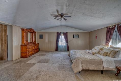 303 19th Carrizo Springs TX 78834