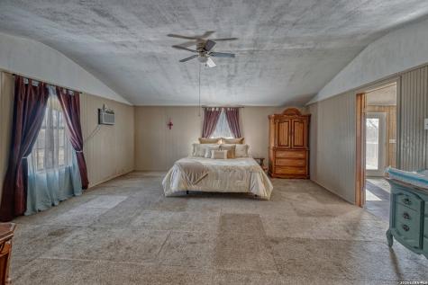 303 19th Carrizo Springs TX 78834