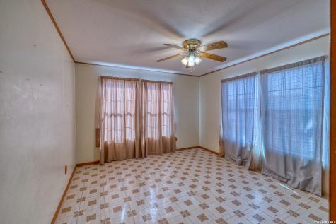 303 19th Carrizo Springs TX 78834