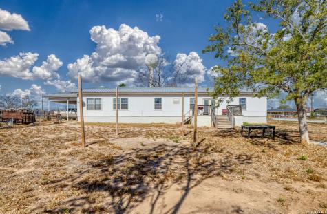 303 19th Carrizo Springs TX 78834
