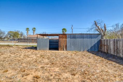 303 19th Carrizo Springs TX 78834