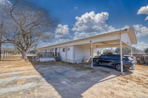 303 19th Carrizo Springs TX 78834