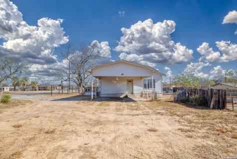 303 19th Carrizo Springs TX 78834
