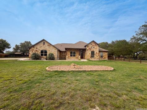 105 E Eden Valley Adkins TX 78101