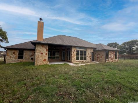 105 E Eden Valley Adkins TX 78101
