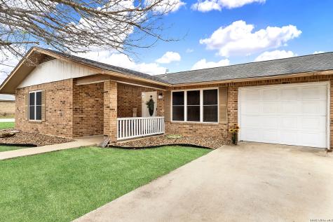 1501 Longhorn Floresville TX 78114