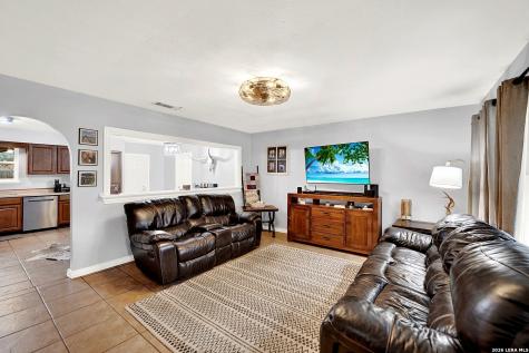1501 Longhorn Floresville TX 78114