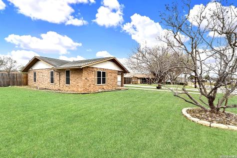 1501 Longhorn Floresville TX 78114