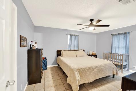 1501 Longhorn Floresville TX 78114