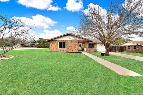 1501 Longhorn Floresville TX 78114
