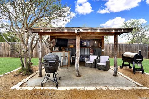 1501 Longhorn Floresville TX 78114