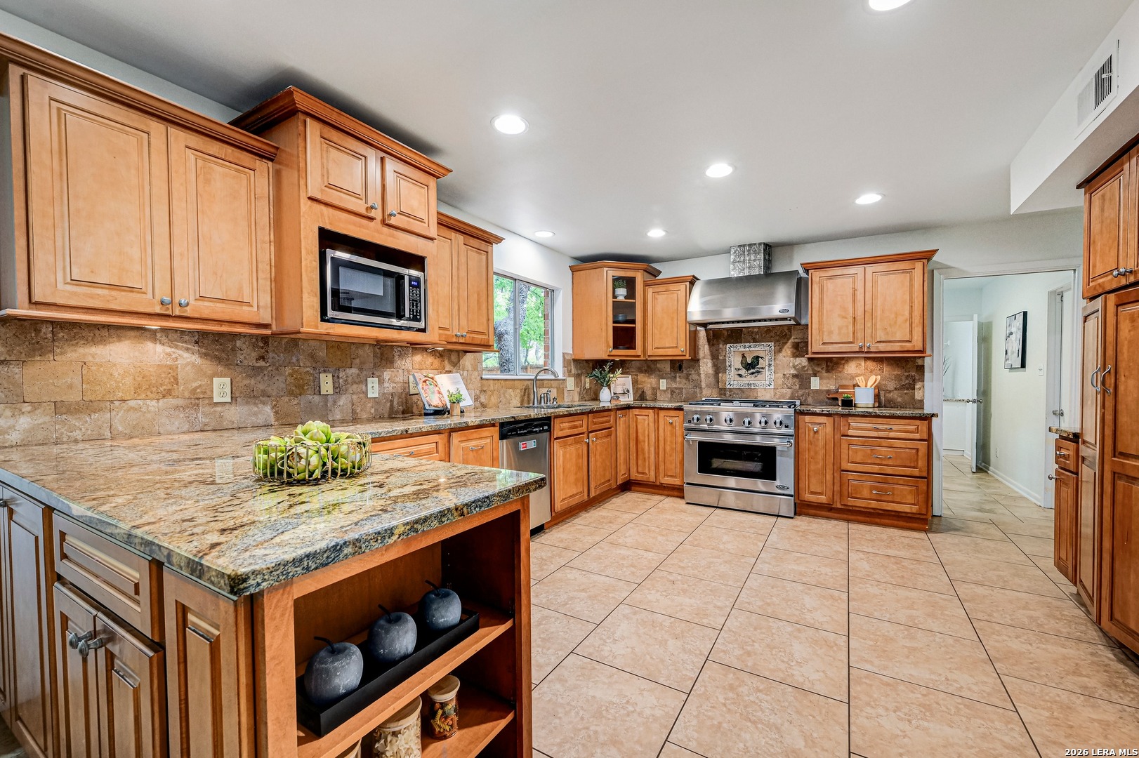 155 William Classen Hollywood Park TX 78232