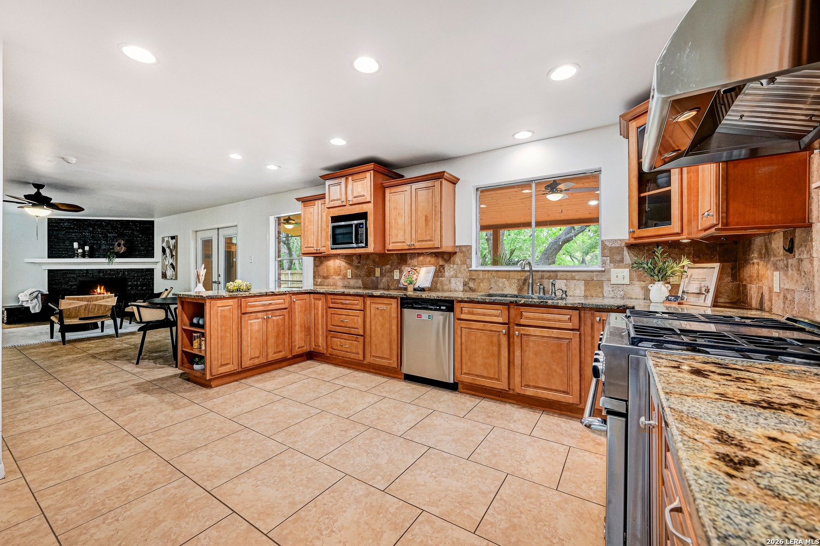 155 William Classen Hollywood Park TX 78232