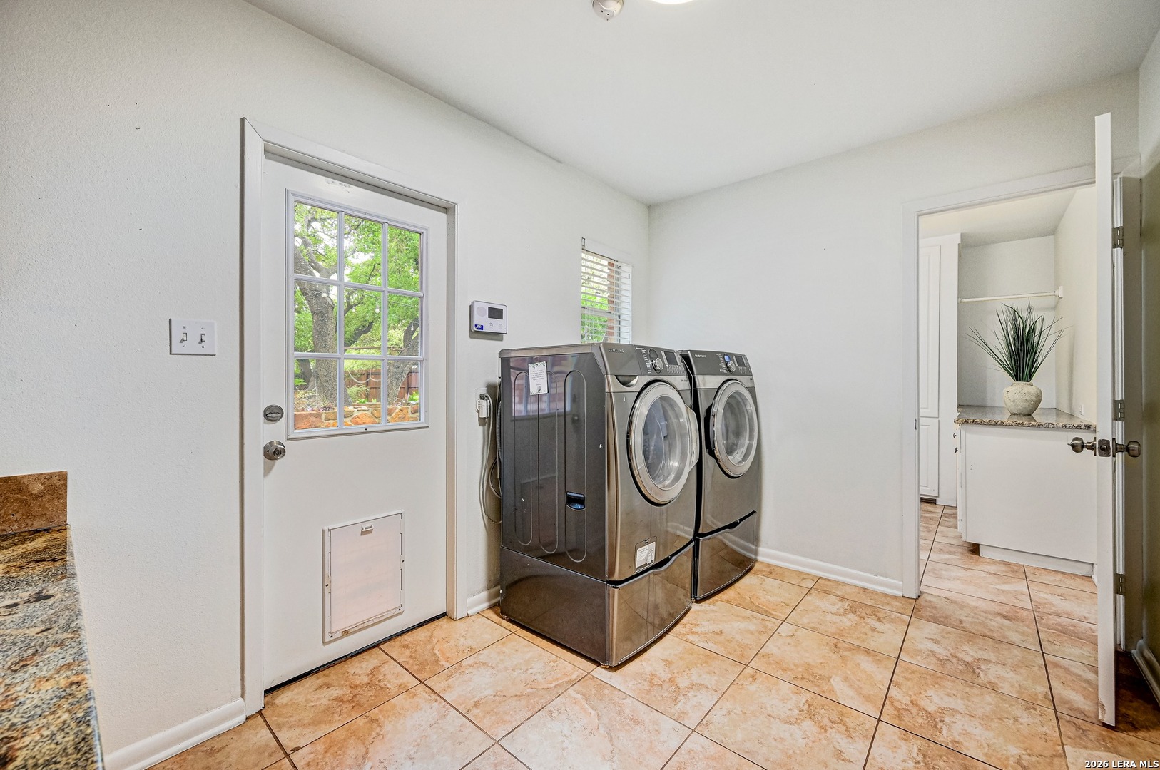 155 William Classen Hollywood Park TX 78232