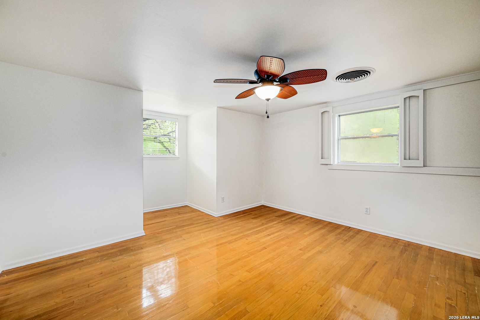 155 William Classen Hollywood Park TX 78232