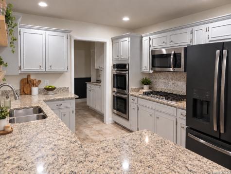 614 Moorside Drive Windcrest TX 78239