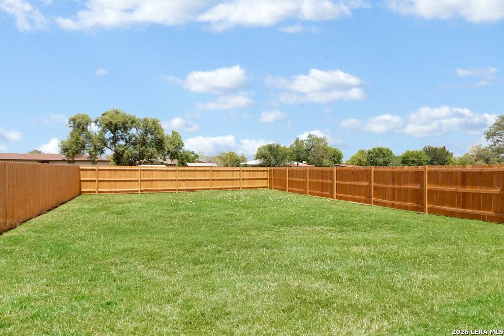 806 E 6th Street Nixon TX 78140