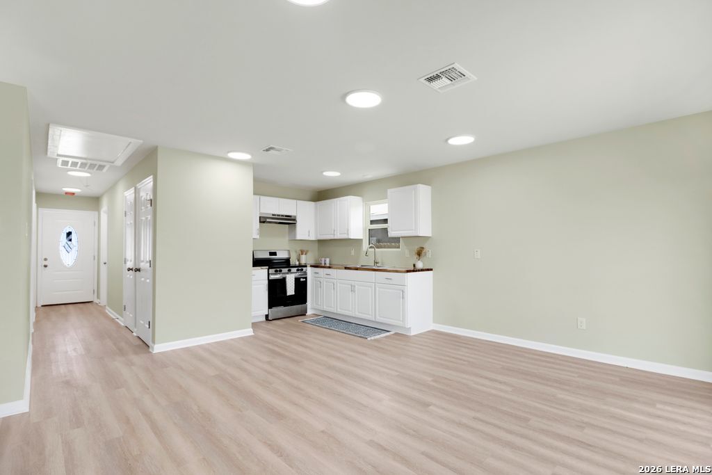 806 E 6th Street Nixon TX 78140