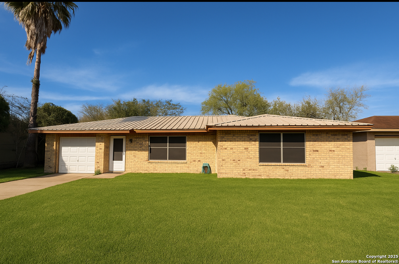 902 W Flournoy Beeville TX 78102