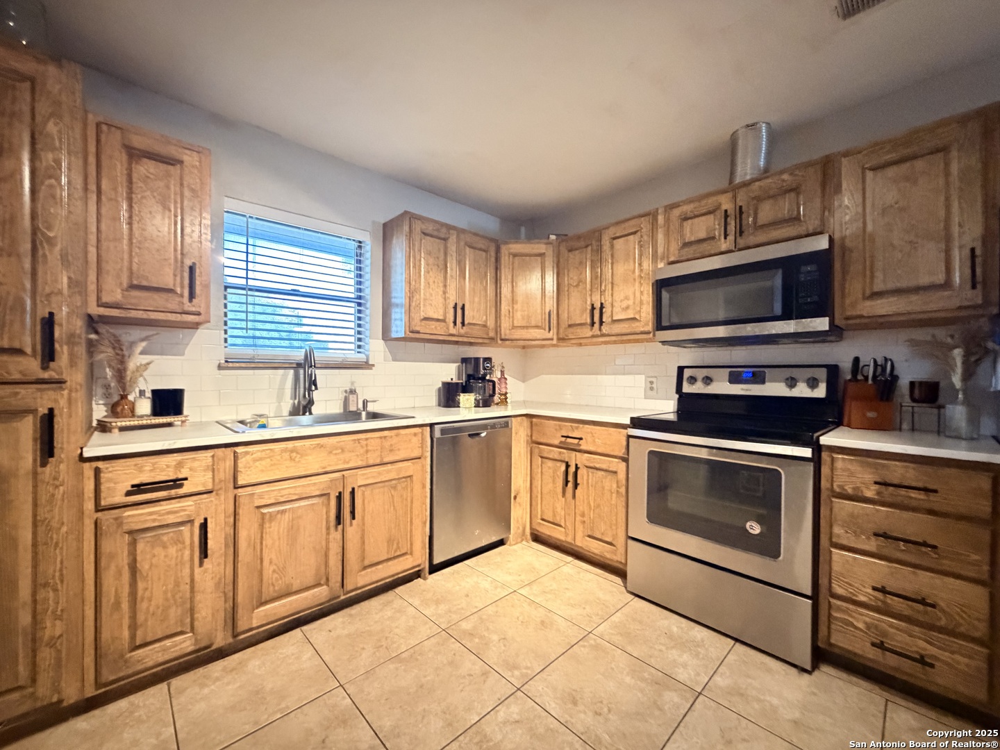 902 W Flournoy Beeville TX 78102
