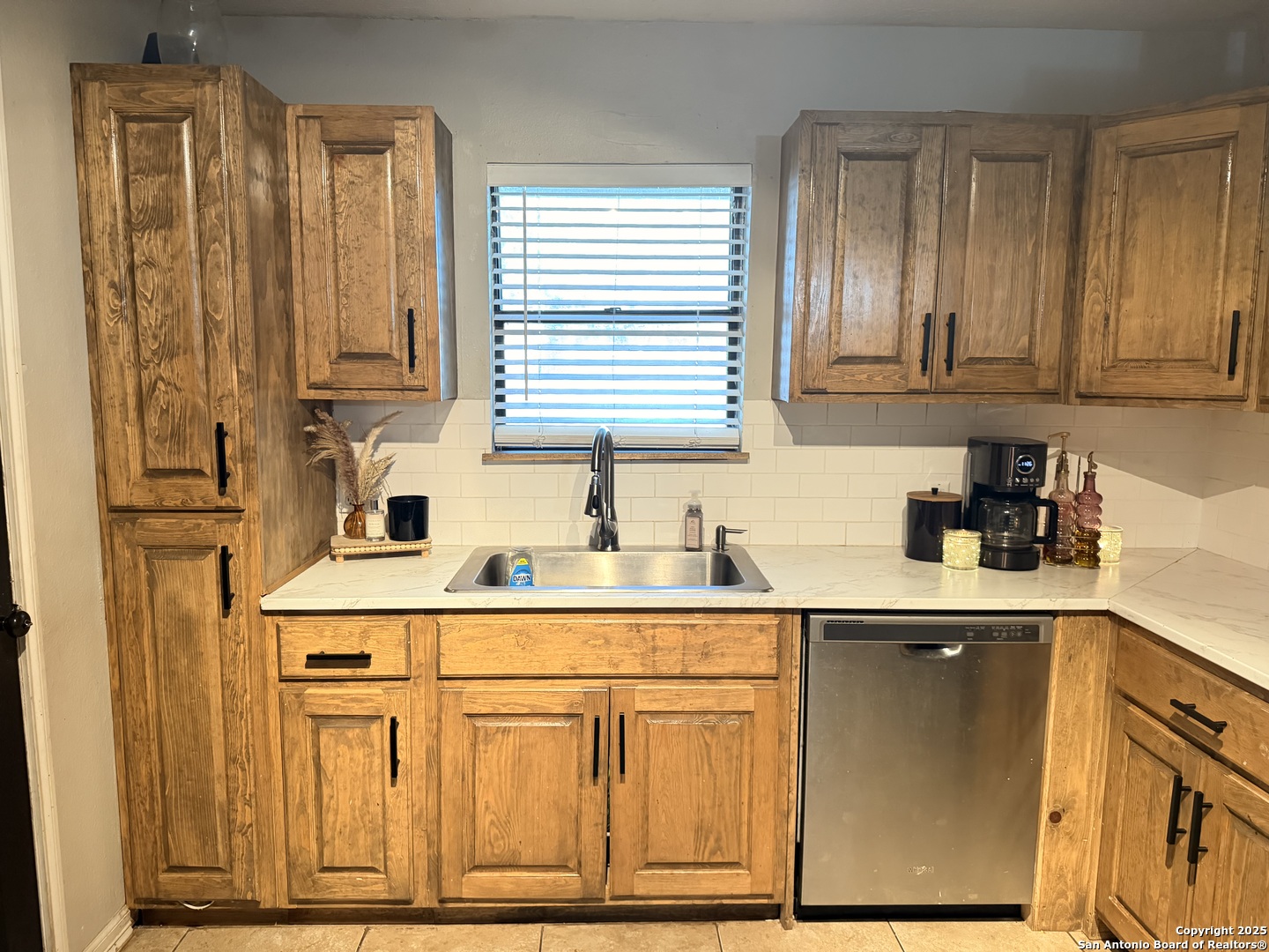 902 W Flournoy Beeville TX 78102
