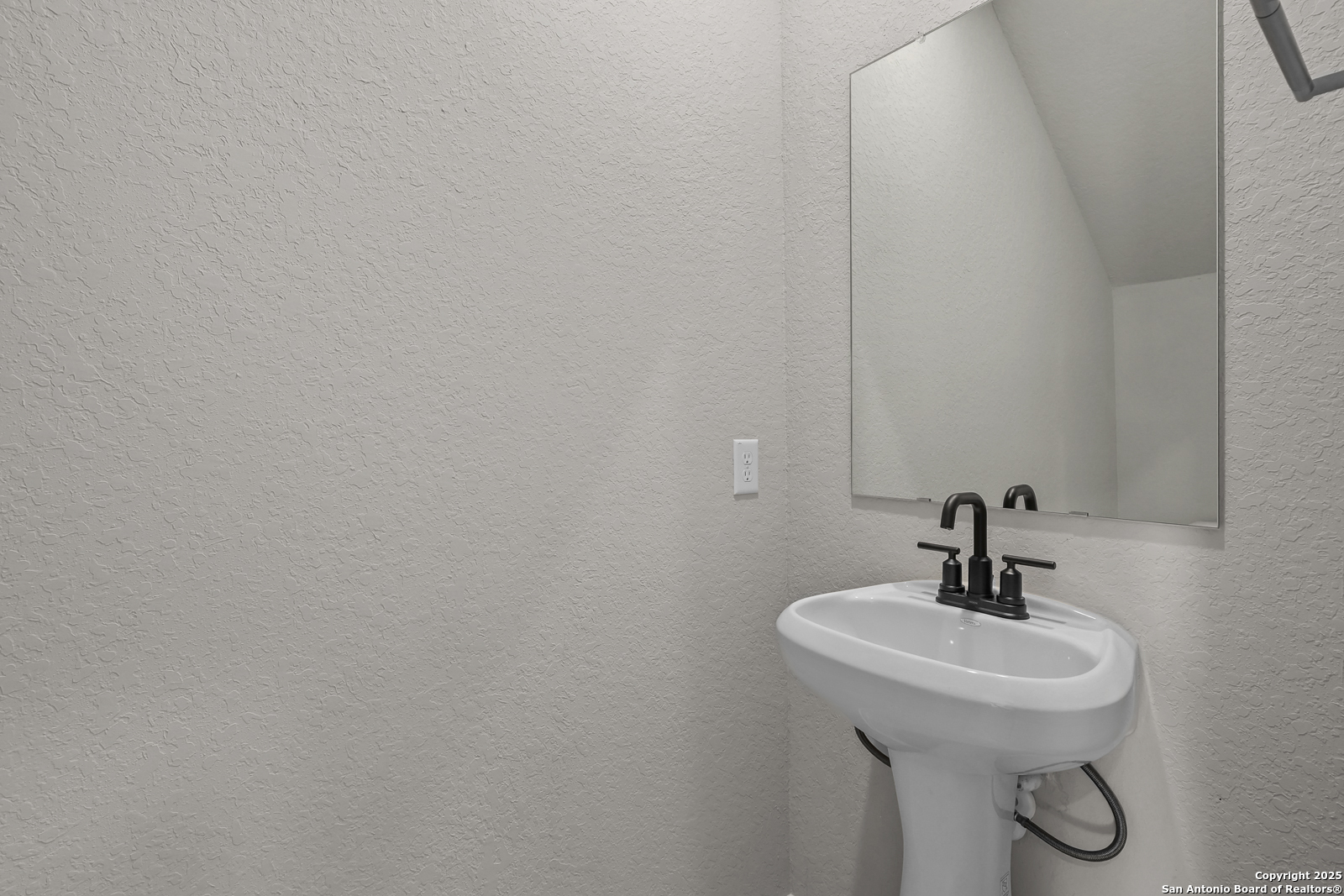 2523 Dry Moss Way San Antonio TX 78224