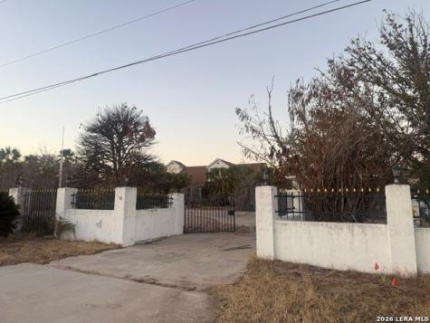 25 W Skyview Drive Del Rio TX 78840