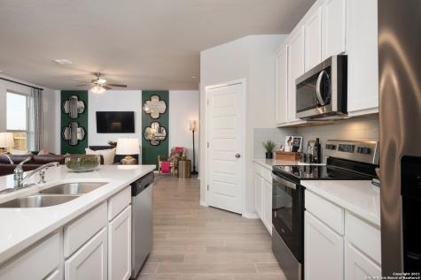 10118 Jardin Verde San Antonio TX 78224