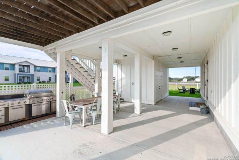 1529 S Live Oak Street Rockport TX 78382